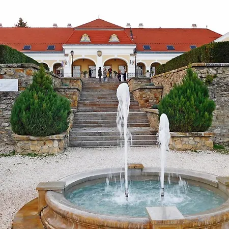 Teleki-wattay Kastelyszallo Pomáz