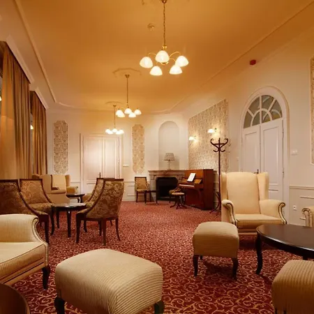 Teleki-wattay Kastelyszallo Otel *