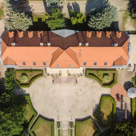 Teleki-wattay Kastelyszallo Otel
