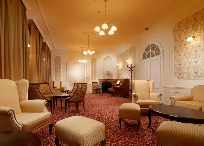 Teleki-wattay Kastelyszallo Hotel *