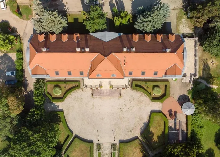 Teleki-wattay Kastelyszallo Hotel